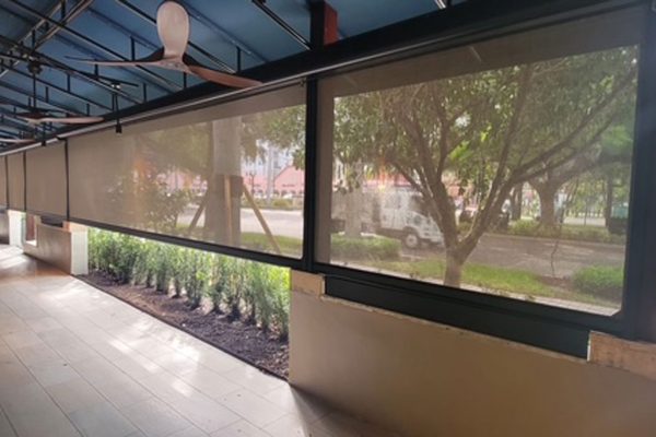 exterior-shades-motorized-for-restaurant